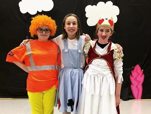 School kids perform Wizard of Oz