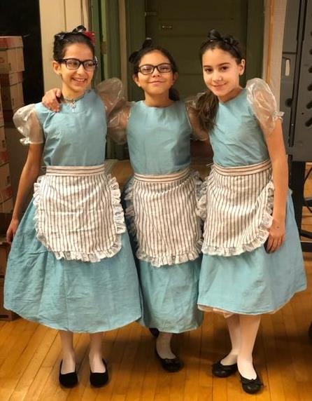 Multiple Alices in Alice in Wonderland