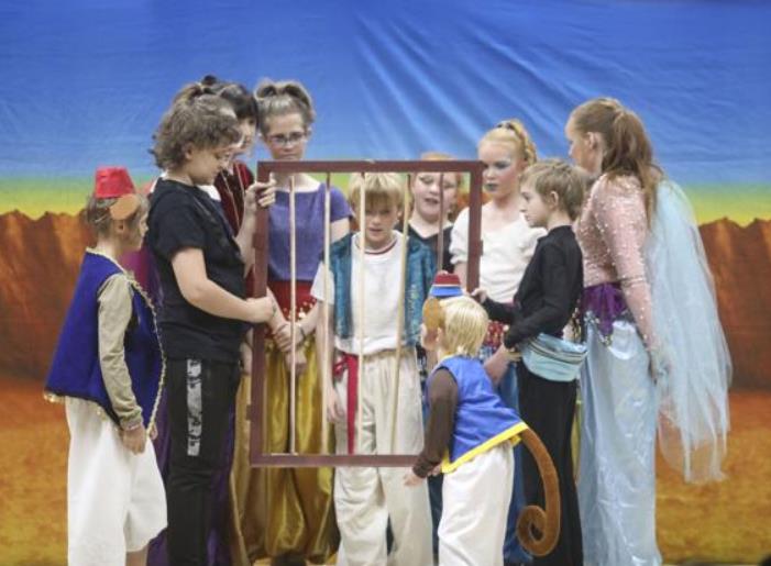 Aladdin is captured in Aladdin play for kids