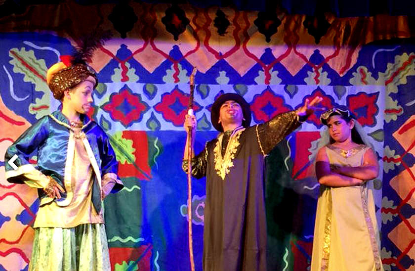 Aladdin plays Hawaii