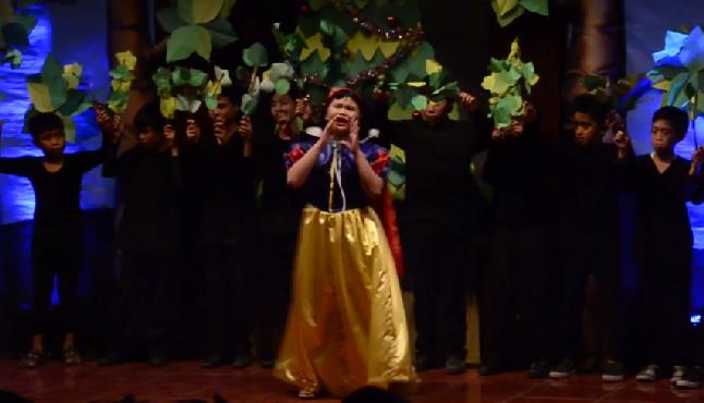 Video: A Snow White Christmas by Kathryn Schultz Miller, ArtReach Children's Theatre Plays