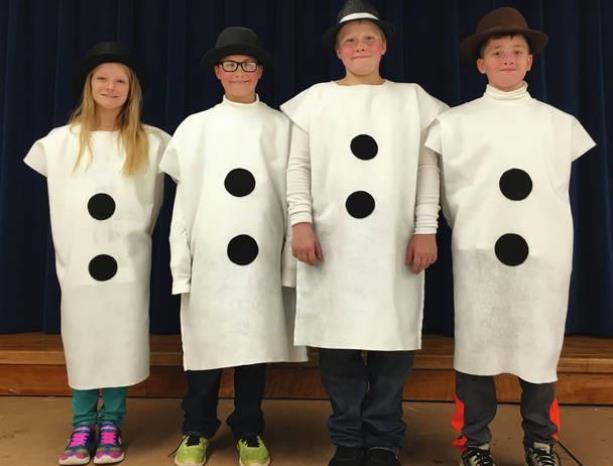 Snowmen in Christmas Musical Wizard of Oz