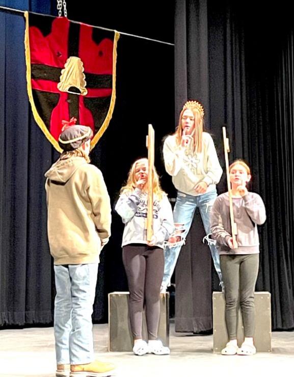 Altoona Middl School kids perform Emperor's New Clothes
