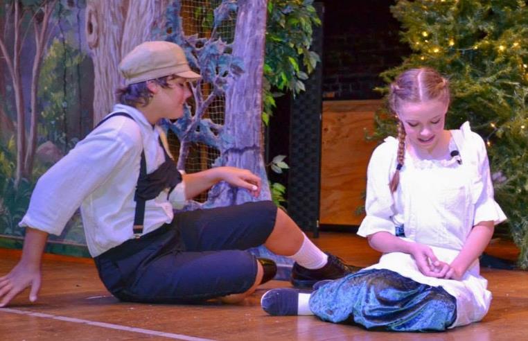 Fun Play for Toruing to Schools Hansel and Gretel