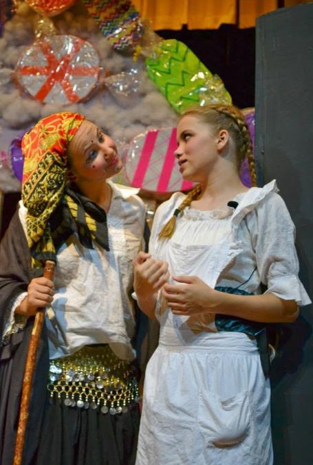 Gretel and FortuneTeller in Hansel and Gretel Play