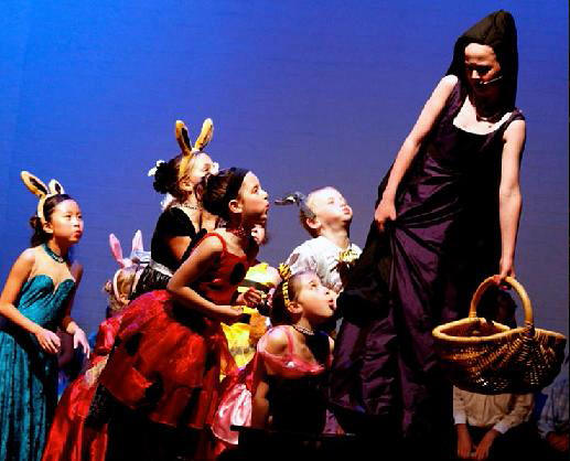 Snow White School Play for Kids!