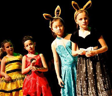 Kids Love ArtReach's School Play, Snow White!