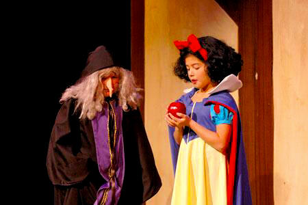 Large Cast Plays for Children to Perform - Snow White