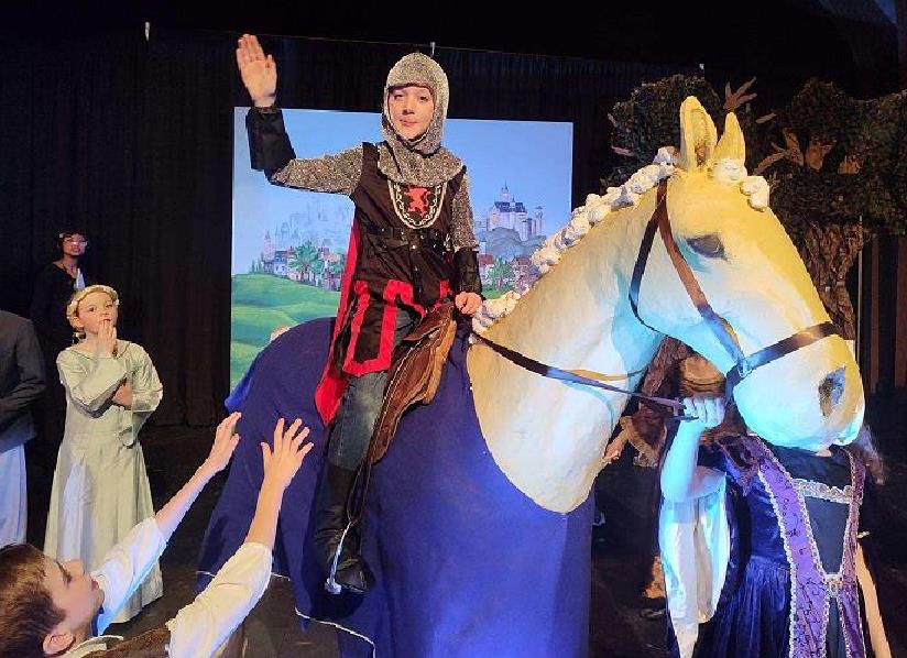 Sint George in Reluctant Dragon Play