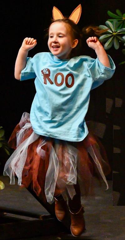 Winnie the pooh Kids Perform