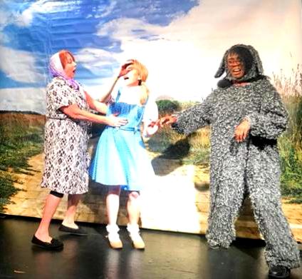 Wizard of Oz performed by Kids